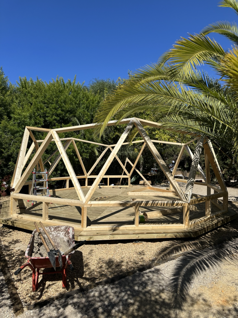 Estructura triangular madera domo