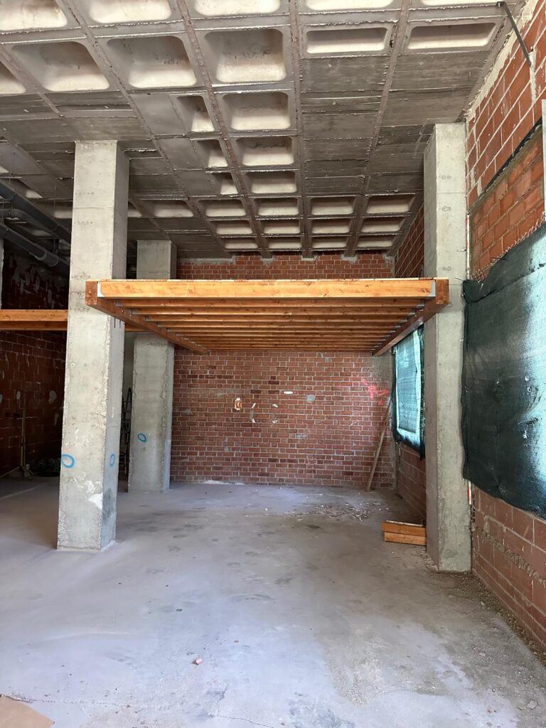 Altillo de estructura de madera. Valencia. GEOFEN