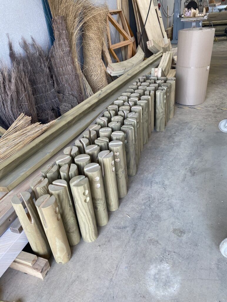 Palos rollizos tematizados y mecanizados para parque temático. Emiratos Árabes. GEOFEN