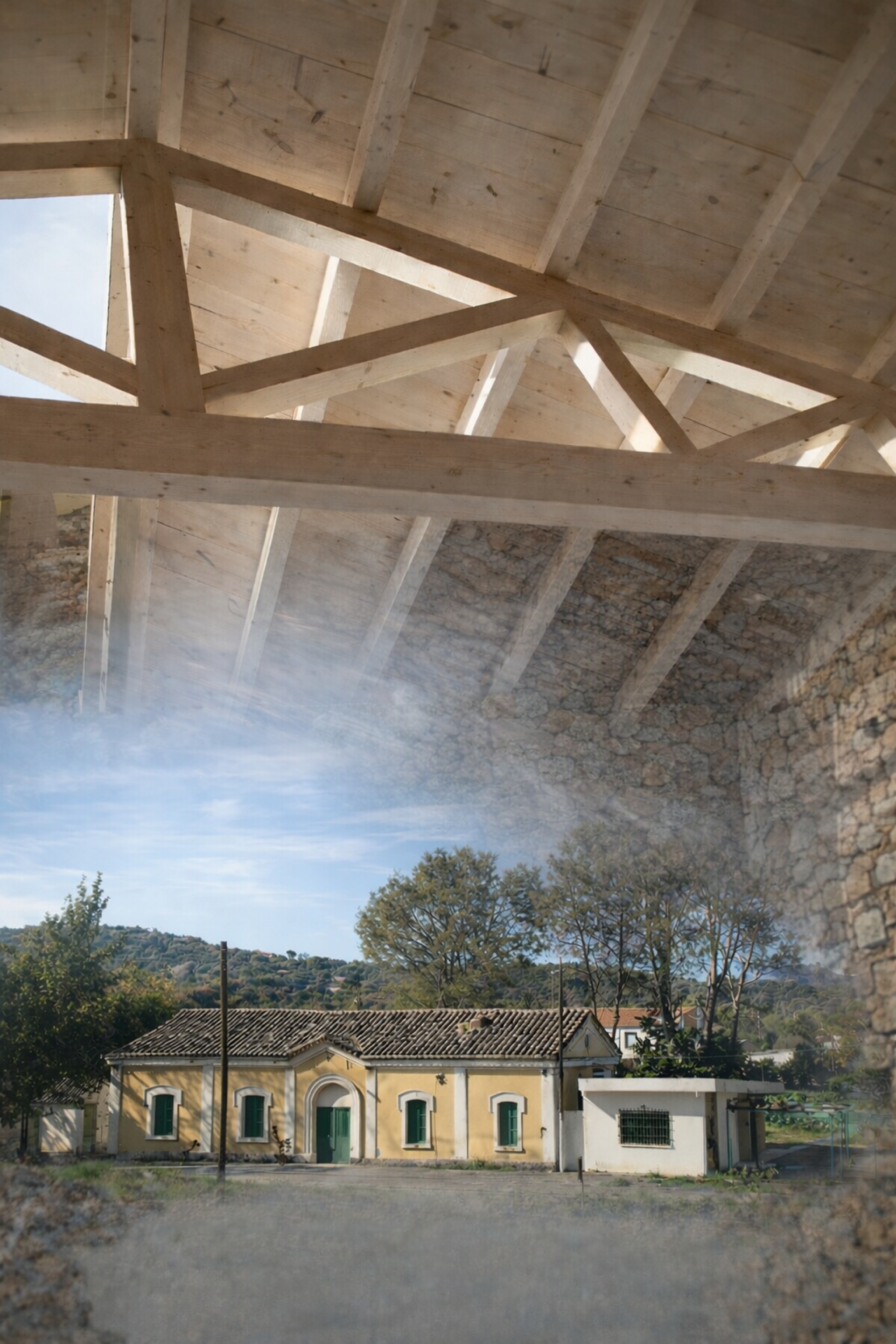 Proceso de rehabilitación de la estación de Obejo con intervención estructural en madera y ejecución de nueva cubierta. Obejo. Córdoba. GEOFEN.