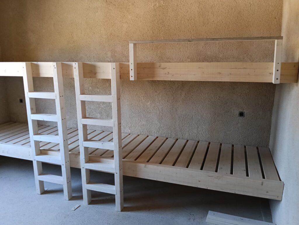 Altillo, escaleras. literas, fabricadas por GEOFEN SL Obejo. Córdoba