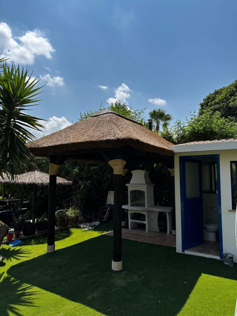 Pérgola de junco africano fabricada y montada por GEOFEN SL. Churra. Murcia. España