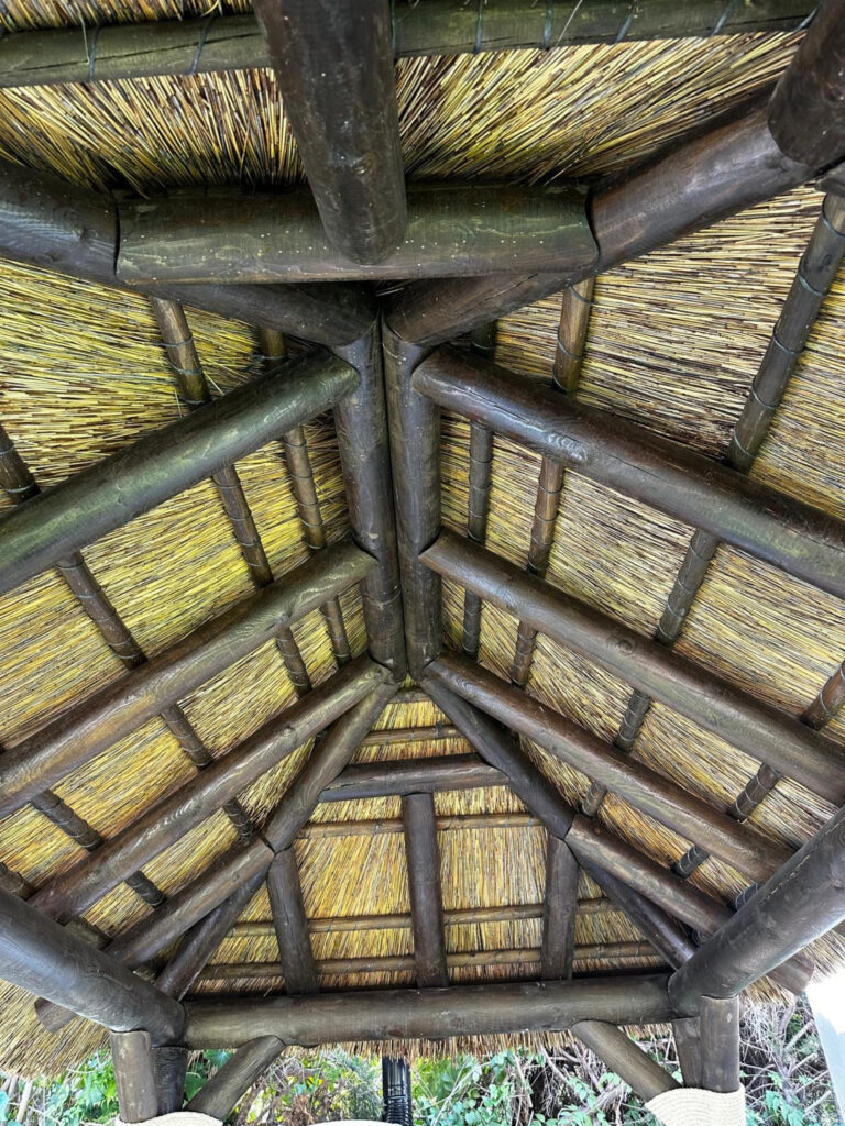 Pérgola de junco africano fabricada y montada por GEOFEN SL. Churra. Murcia. España
