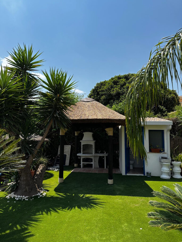 Pérgola de junco africano fabricada y montada por GEOFEN SL. Churra. Murcia. España